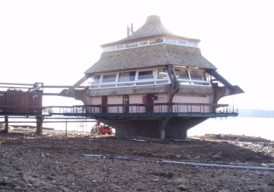 PAGODA DEL LAGO DE SETTONS Morvan, Francia 2008